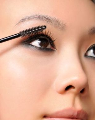 applying eye makeup tips